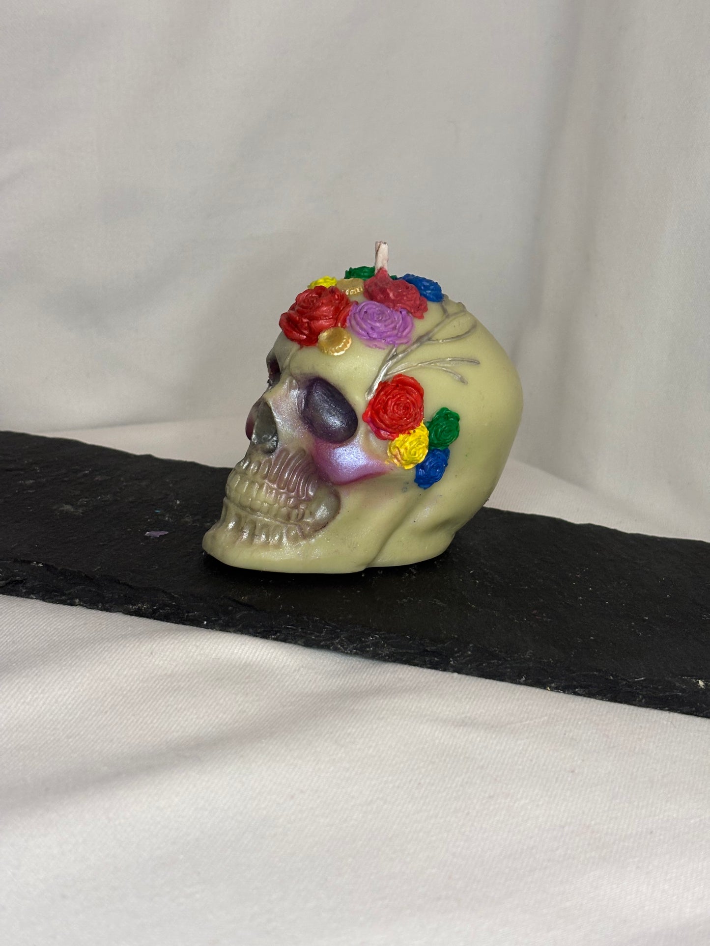 Vela de Calavera con corona de rosas