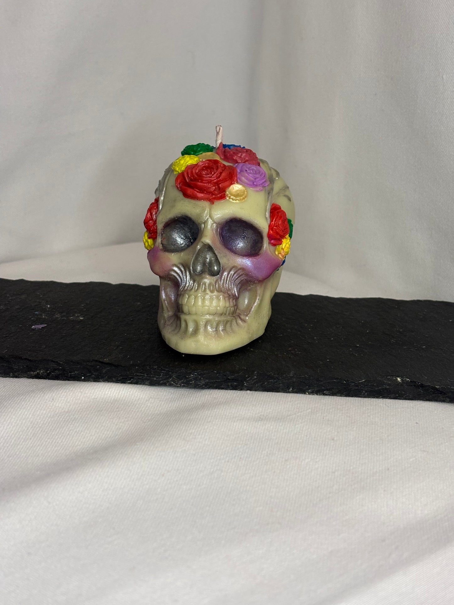 Vela de Calavera con corona de rosas
